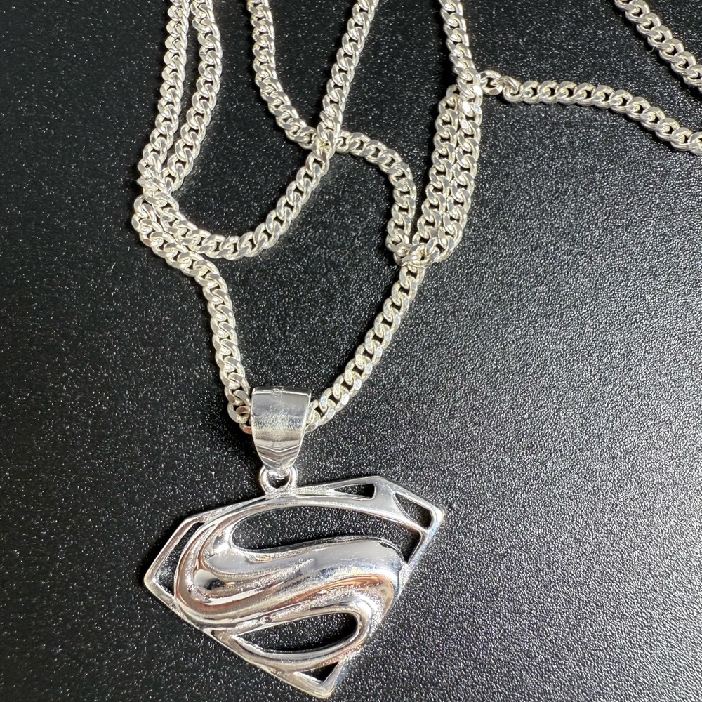 Superman necklace 24" - Picture 4 of 5